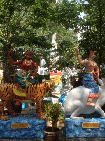 wat muang 8