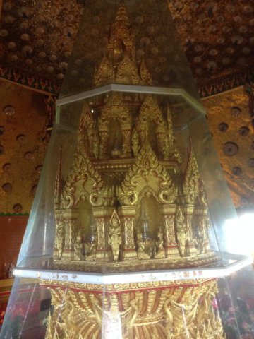 wat tham sua 18